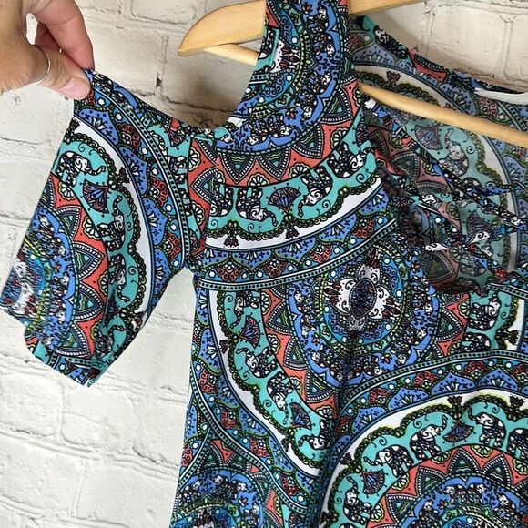 Free Kisses Women’s Cold Shoulder Elephant Print Shirt Blouse Top Size small - Picture 3 of 7